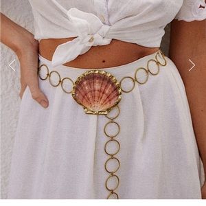 Chasing Unicorns scallop shell chain belt